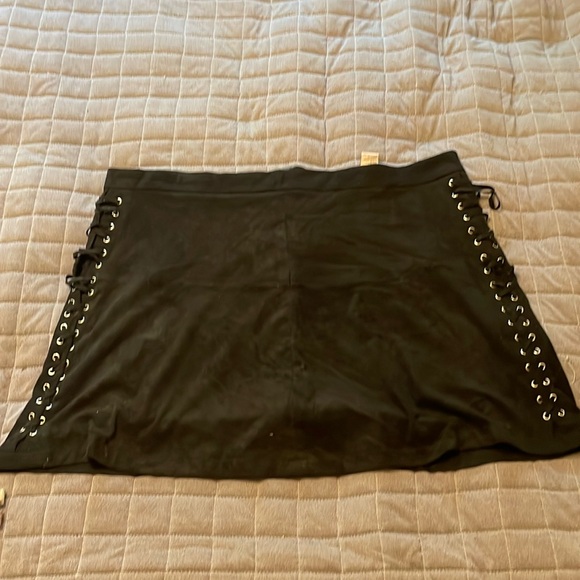 3X Black Faux Suede Skiry - Picture 1 of 7